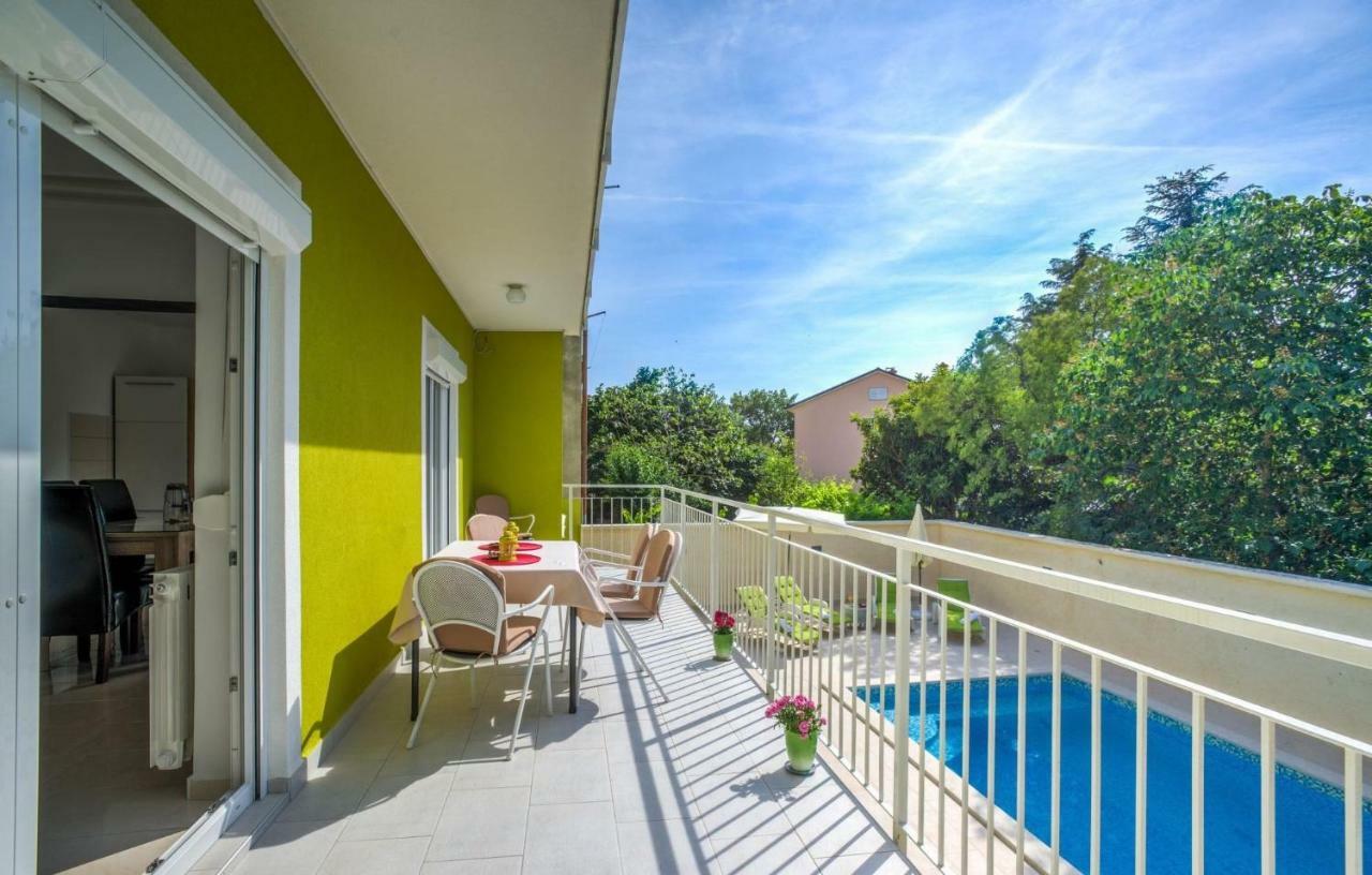 Villa Green House *