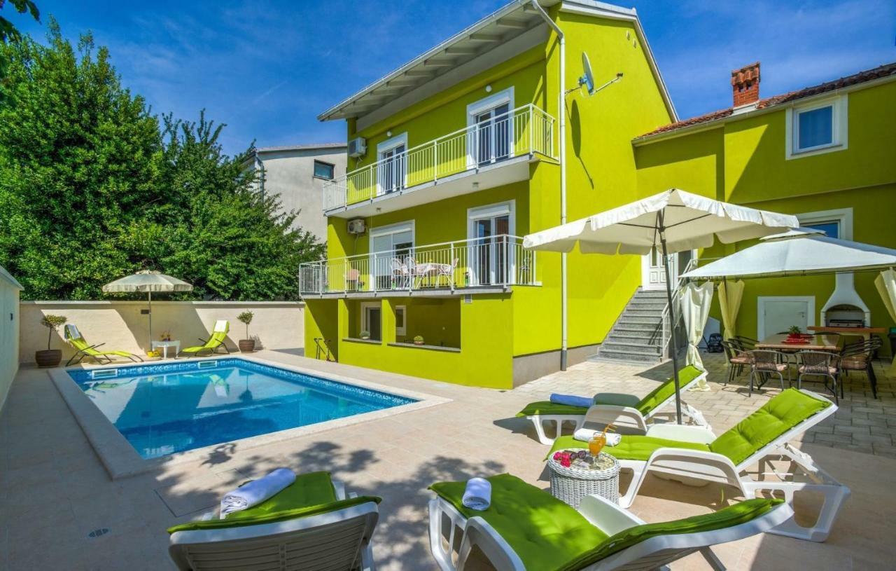 Green House Villa *